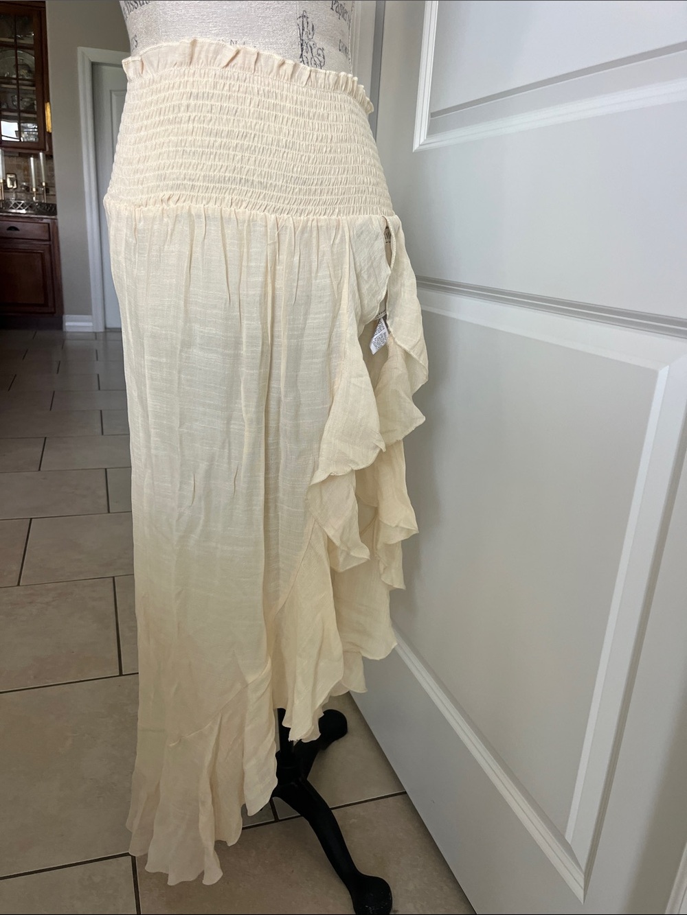 NWOT Swim Vacay cream, maxi skirt ruffled hem size medium - Picture 2 of 6